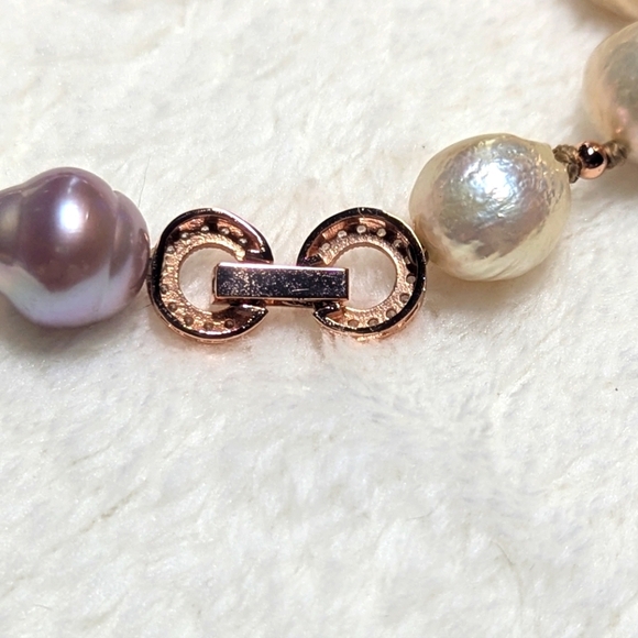 Vintage Faux Pearl Bracelet with Rose Gold Accents - Picture 7 of 9